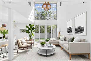 4111 W Sunset Blvd in Los Angeles, CA - Building Photo