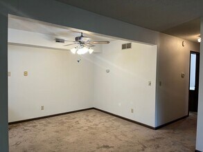 3039 SW Maupin Ln in Topeka, KS - Building Photo - Building Photo