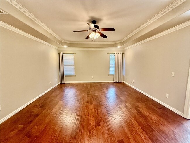 property at 305 Meadows Ct