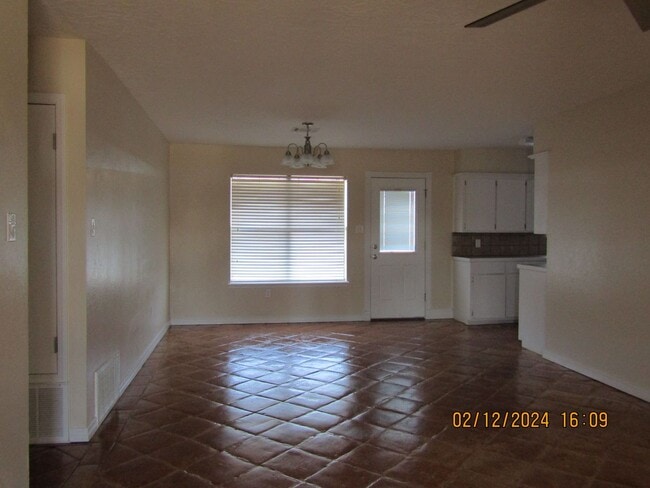 1023 E Avenue in Cache, OK - Building Photo - Building Photo