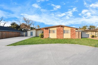 7054 Beechnut St in Houston, TX - Building Photo - Building Photo