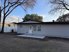 2553 Wicker Ave in Dallas, TX - Foto de edificio - Building Photo