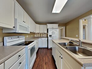 100 Lake Lennox Dr in Simpsonville, SC - Building Photo - Building Photo