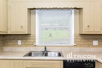 3814 King Arthur Rd SW in Atlanta, GA - Building Photo - Building Photo