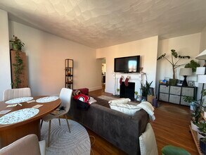 22 Davis Ave, Unit 8 in Brookline, MA - Building Photo - Building Photo