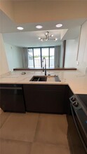 7899 NE Bayshore Ct, Unit 2E in Miami, FL - Foto de edificio - Building Photo