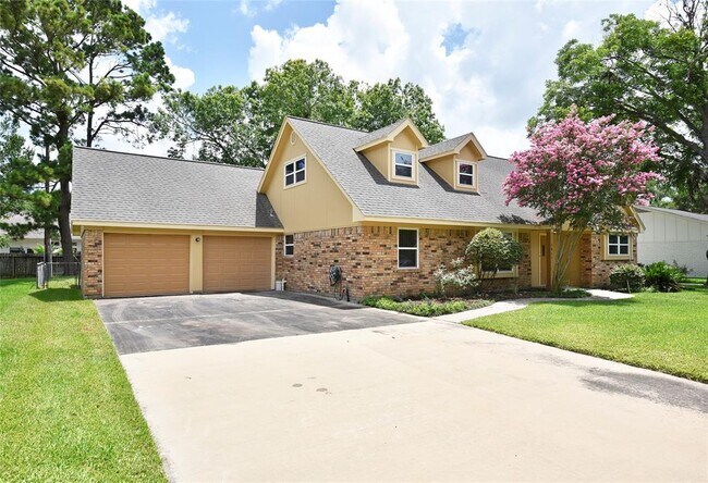 1811 Laurel Oaks Dr in Richmond, TX - Building Photo - Building Photo
