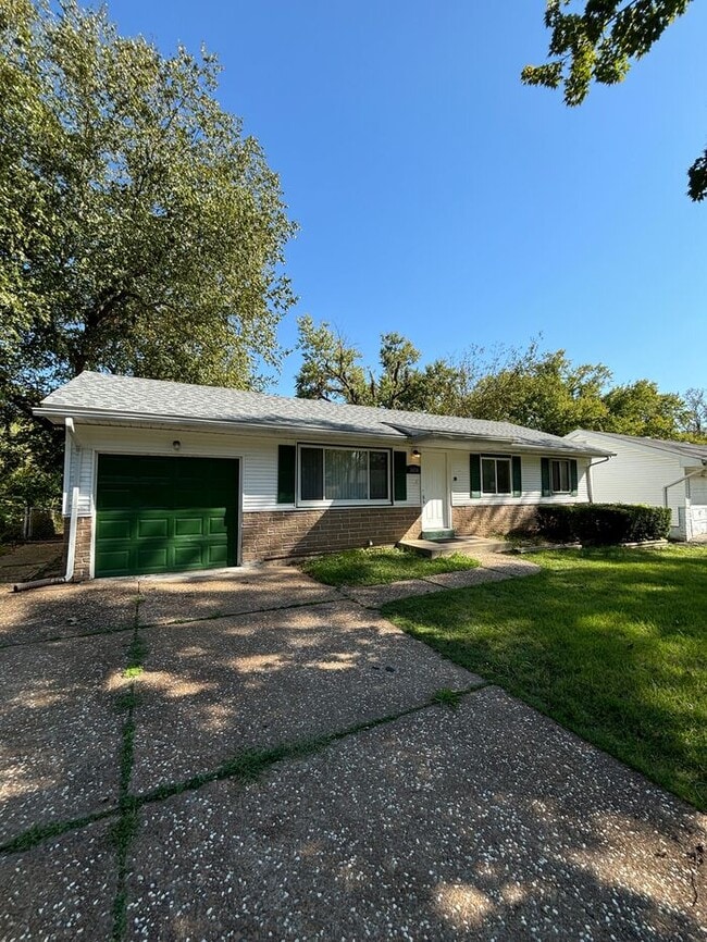 property at 10116 Crown Point Dr