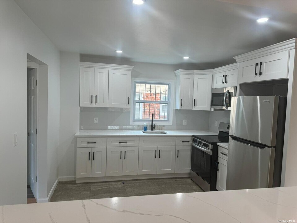 260-15 145th Ave-Unit -1 in Queens, NY - Building Photo