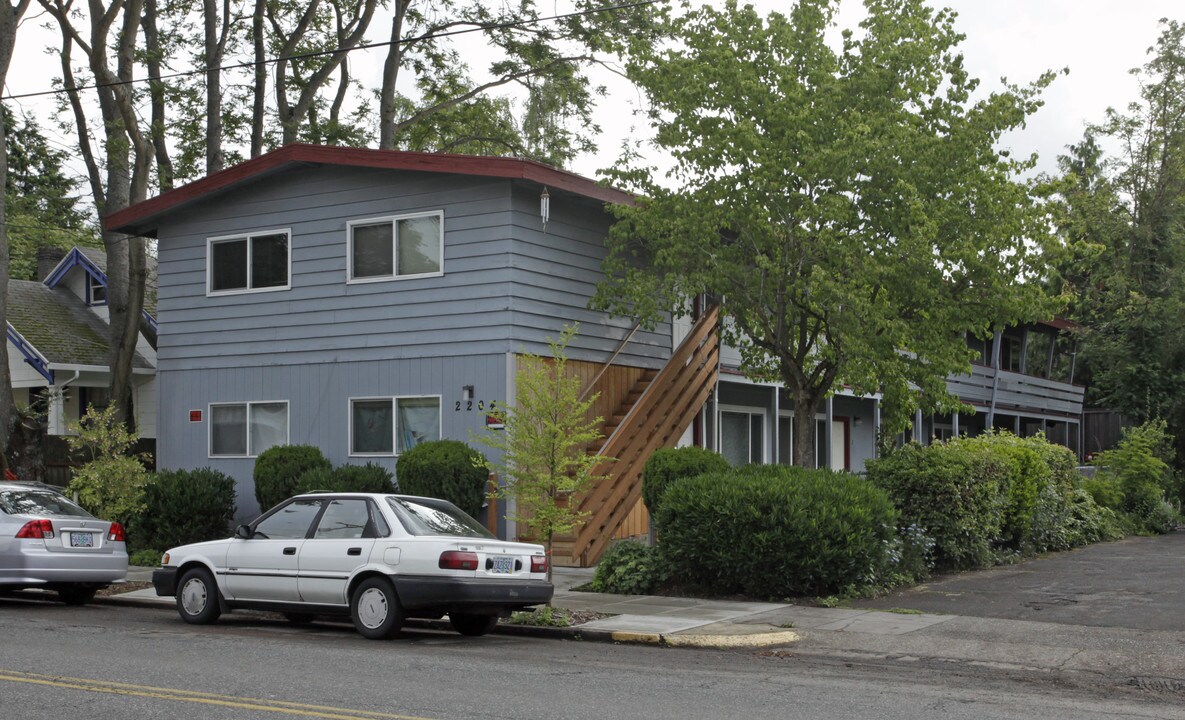 2204 SE 50th Ave in Portland, OR - Building Photo