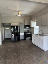 1706 N Guadalupe St in Seguin, TX - Building Photo - Building Photo
