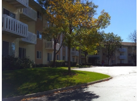 Gurnee Meadows Independent Living in Gurnee, IL - Building Photo