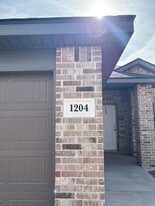 1204 Cottonwood Ave in Wolfforth, TX - Building Photo