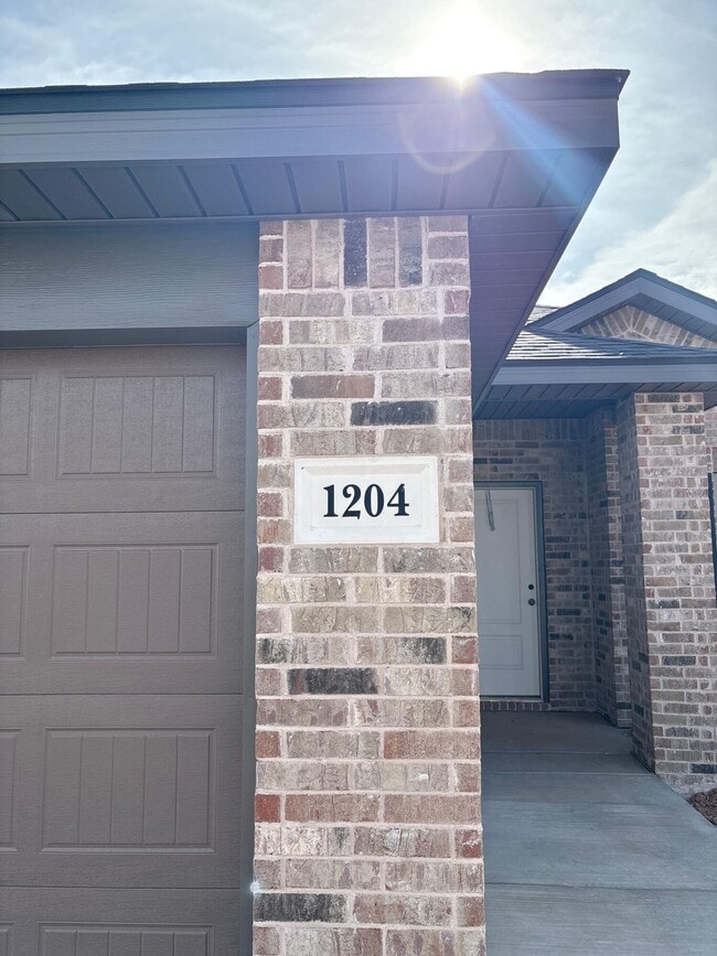 property at 1204 Cottonwood Ave