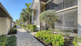 5537 Palmer Cir in Bradenton, FL - Foto de edificio - Building Photo