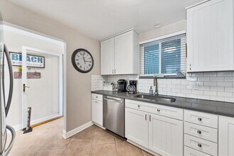 500 S Washington Dr in Sarasota, FL - Building Photo - Building Photo