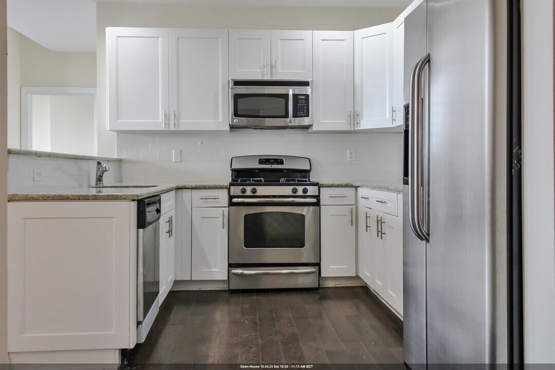 319 Grant Ave in Jersey City, NJ - Building Photo