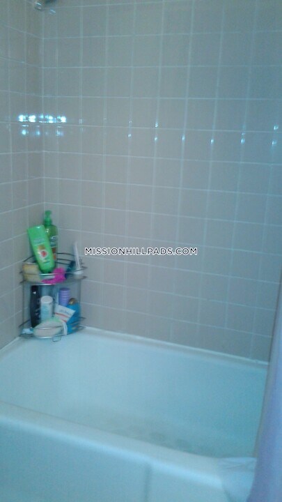 40 Hillside St in Boston, MA - Foto de edificio