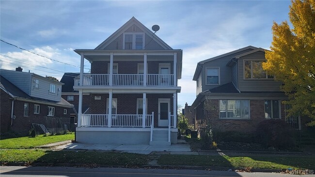 property at 2019 Walnut Ave