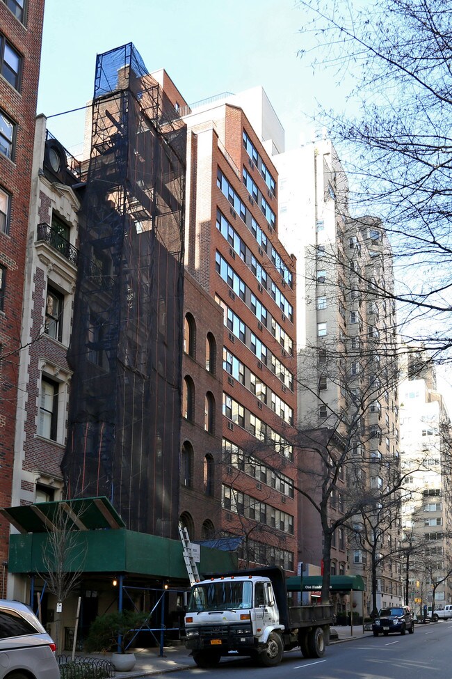 110 E 36th St in New York, NY - Foto de edificio - Building Photo