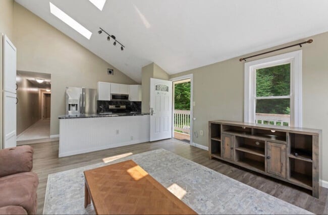 33 Plaza Village Rd in Plymouth, NH - Building Photo - Building Photo