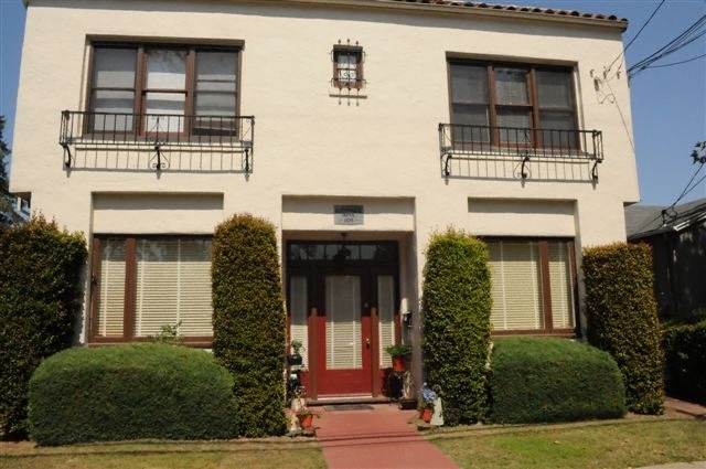 Saratoga Apartments in San Mateo, CA - Building Photo