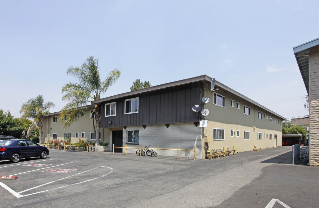 2060 California St in Mountain View, CA - Building Photo