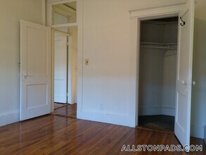 1334 Commonwealth Ave, Unit 26 in Boston, MA - Foto de edificio - Building Photo