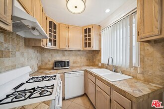 710 Westmount Dr in West Hollywood, CA - Building Photo - Building Photo