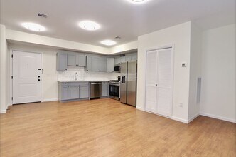 143 Zabriskie St in Jersey City, NJ - Building Photo - Building Photo