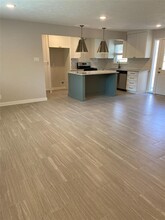 7034 Sharpview Dr in Houston, TX - Building Photo - Building Photo