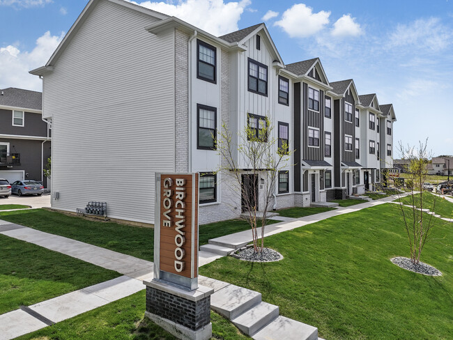 Birchwood Grove in Davenport, IA - Foto de edificio - Building Photo