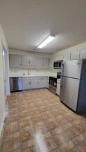 2036 W Windgate Ct in Jacksonville, NC - Building Photo - Building Photo