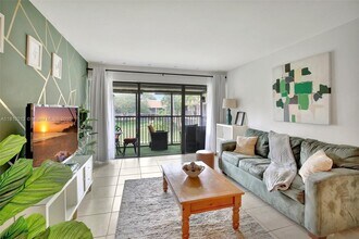 5821 Washington St in Hollywood, FL - Building Photo - Building Photo