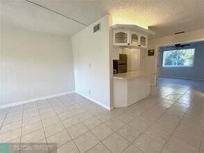 2175 NE 56th St in Fort Lauderdale, FL - Foto de edificio - Building Photo