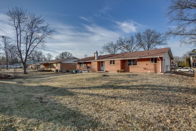 2830 Flintwood Dr in Oakville, MO - Building Photo - Building Photo