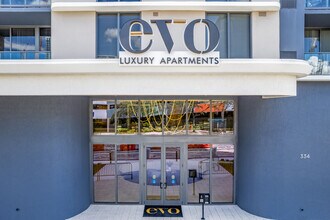 EVO APARTMENTS in St. Petersburg, FL - Foto de edificio - Building Photo