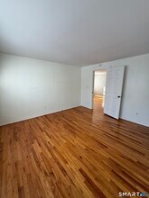 151 Quaker Ln S-Unit -3rd Floor in West Hartford, CT - Building Photo - Building Photo