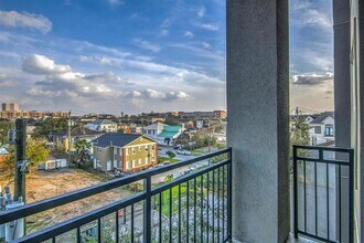 1010 Rosine St in Houston, TX - Building Photo - Building Photo