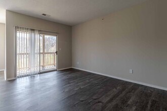 Highlands of Montour Run Apartment Homes in Coraopolis, PA - Building Photo - Building Photo