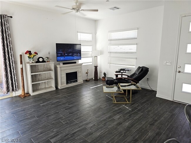 921 Mayfield Mnr Ln in Las Vegas, NV - Building Photo - Building Photo