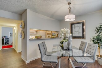 Regatta in Houston, TX - Building Photo - Building Photo