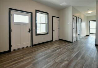 77 Whiting St in Plainville, CT - Building Photo - Building Photo