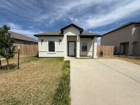 5819 Colegio Ln in Laredo, TX - Building Photo