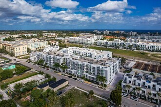 111 First Delray in Delray Beach, FL - Foto de edificio - Building Photo