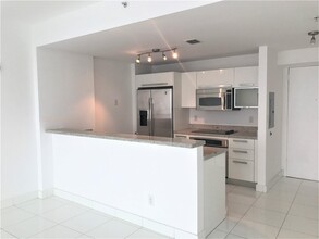 601 NE 36th St, Unit 1500 in Miami, FL - Building Photo - Building Photo