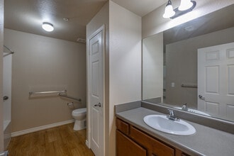 Huntington Beaumont in Beaumont, TX - Building Photo - Building Photo
