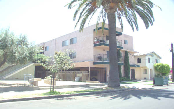 1918 E 6th St in Long Beach, CA - Foto de edificio - Building Photo