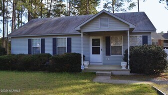 210 Pecan Grove Dr in Aberdeen, NC - Building Photo