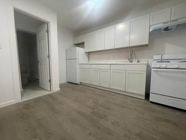 811 High St in Holyoke, MA - Building Photo - Building Photo